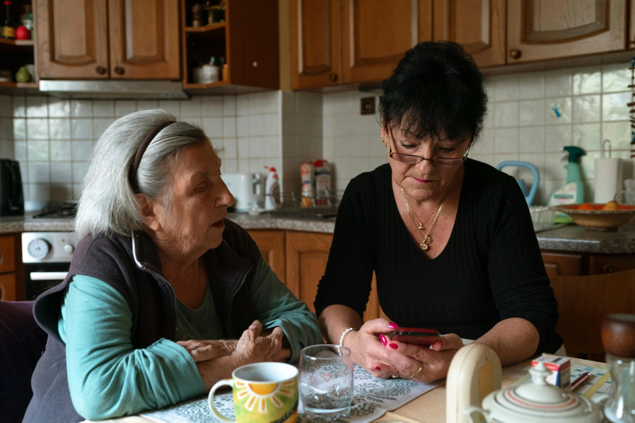 ingrijire varstnici de la distanta - ghid complet atunci cand nu poti fi langa ei fizic